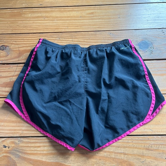 (287) PINK NIKE SHORTS - Picture 6 of 7